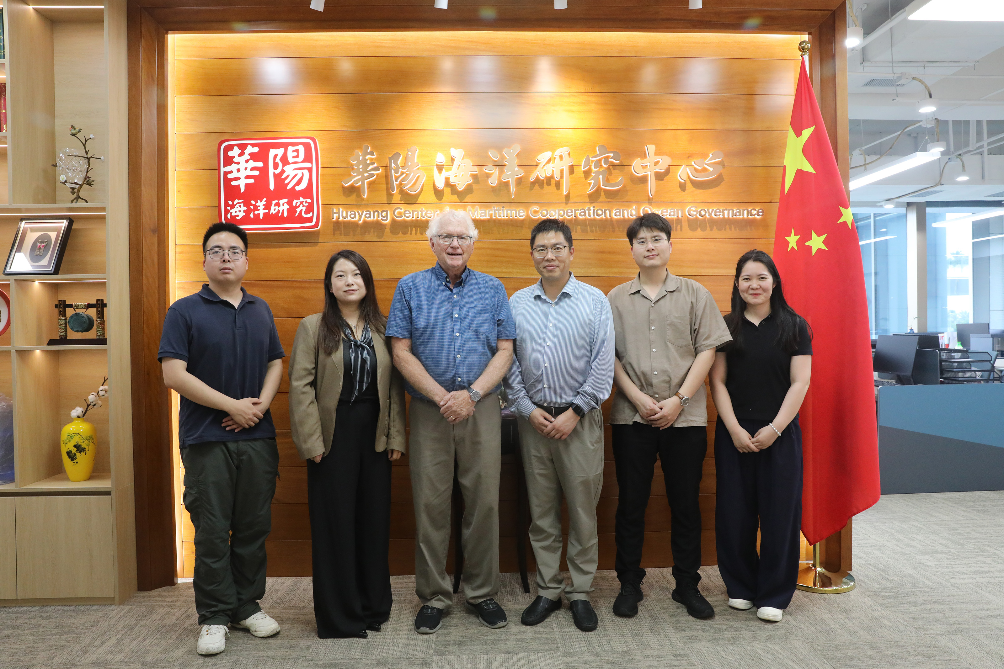 Canadian Scholar Visits Huayang Center