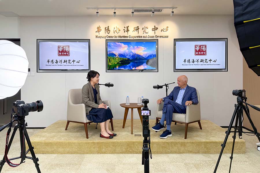 NCUSCR President Stephen Orlins Visits the Huayang Center