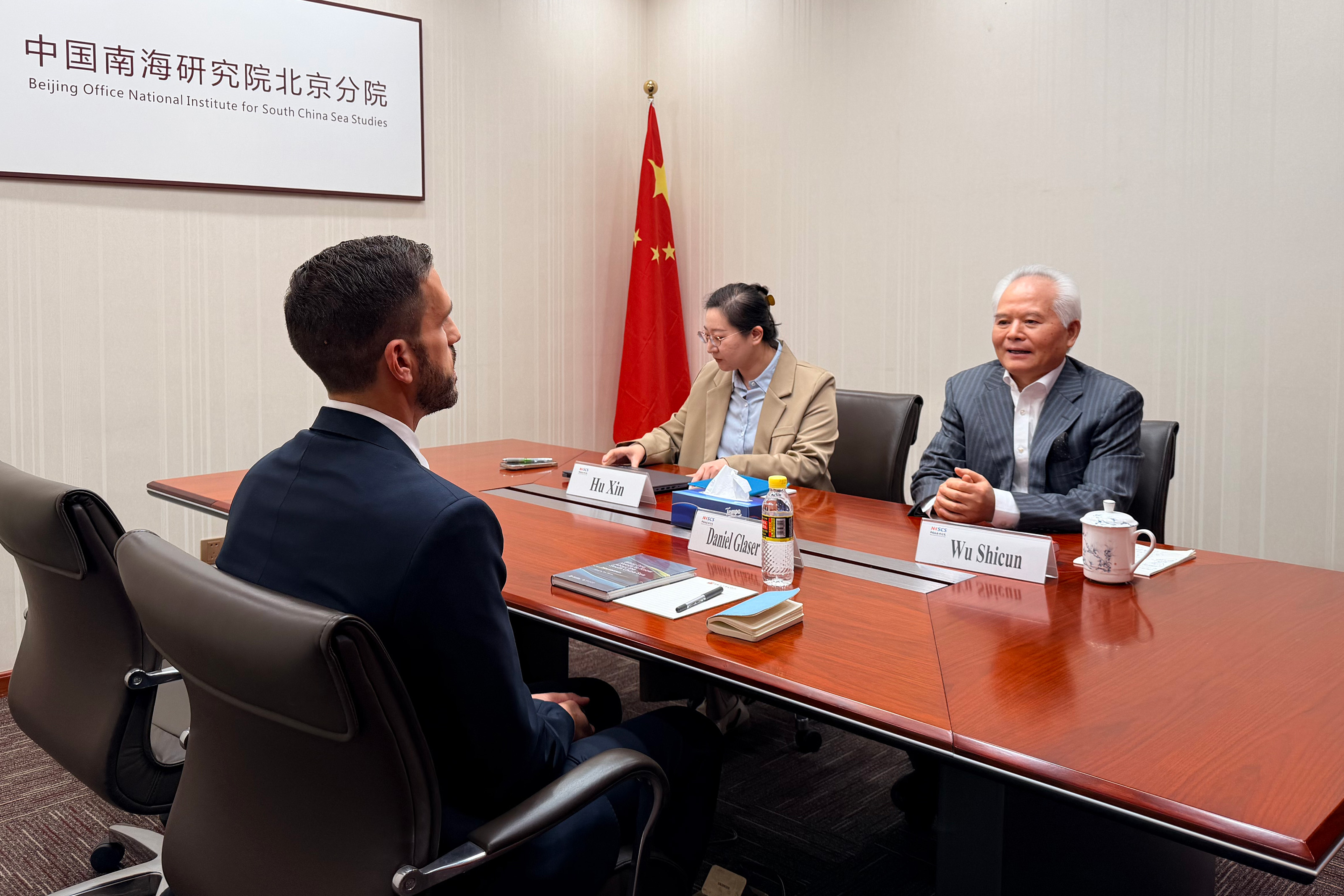 Wu Shicun Meets with U.S. Embassy Diplomat in Beijing